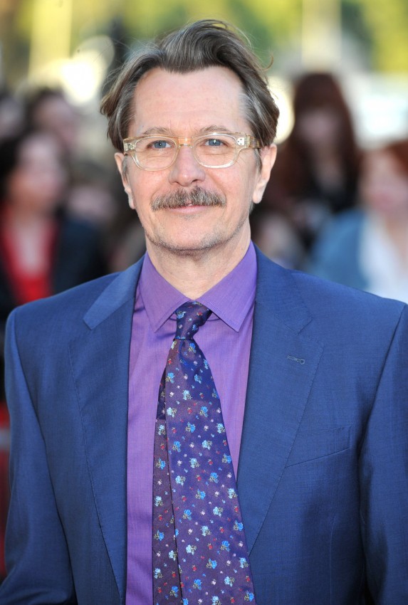 gary_oldman_purple_shirt_blue