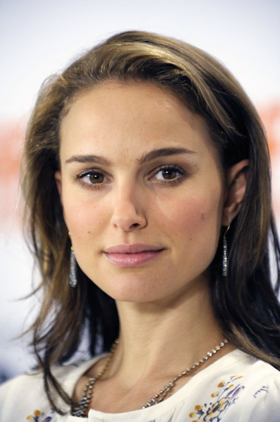 natalie_portman_diamond_earrin